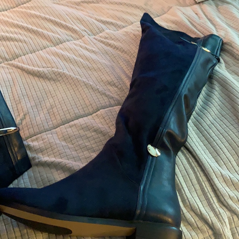Boots - Picture 3 of 4